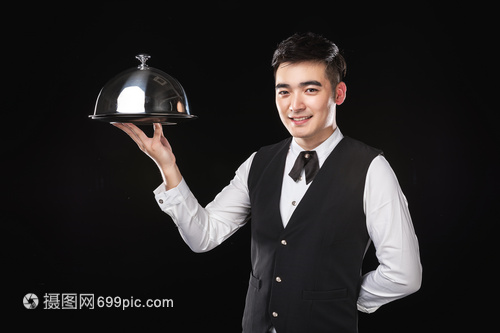 男服务生托托盘 餐饮服务中的艺术与技巧